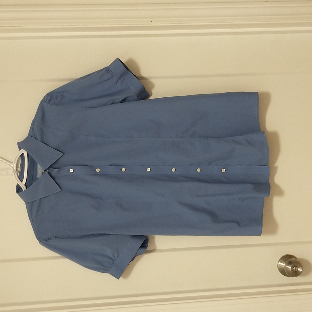 Denver Hayes fitted and stretchy blouse